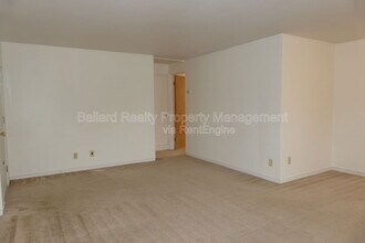 4804 Terrace Dr NE in Seattle, WA - Building Photo - Building Photo