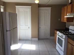 292 Villa St-Unit -5 in Elgin, IL - Building Photo - Building Photo