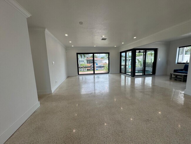 731 SE 5th Ave in Pompano Beach, FL - Building Photo - Building Photo