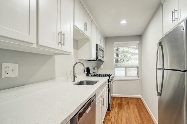 2647 Greenbriar Dr