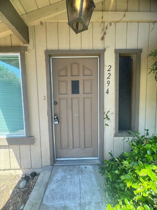 2294 Bellevue Rd in Atwater, CA - Building Photo