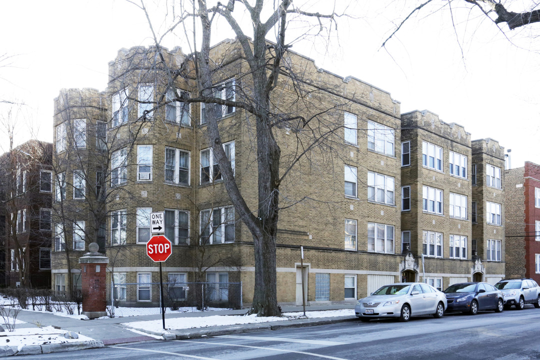 2557 W Eastwood Ave in Chicago, IL - Building Photo