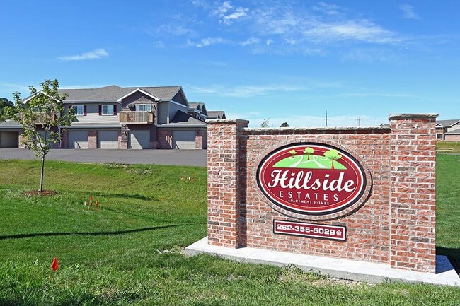 HILLSIDE ESTATES in Grafton, WI - Building Photo - Building Photo