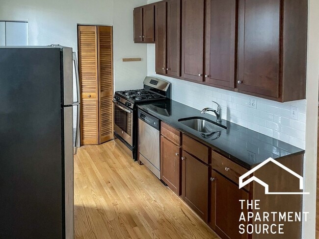 property at 1208 W Wrightwood Ave