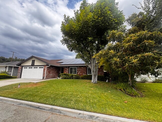 925 Royal Oaks Dr in Monrovia, CA - Building Photo - Building Photo