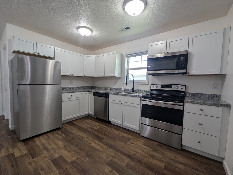 401 N 3rd St in Knoxville, IA - Building Photo