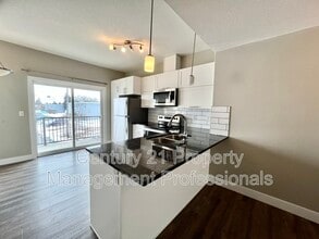 13003 132 Ave NW in Edmonton, AB - Building Photo - Building Photo