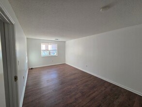 10 Longworth Ave in Brockton, MA - Foto de edificio - Building Photo