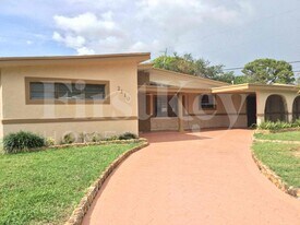 2110 NW 185th St in Miami Gardens, FL - Building Photo