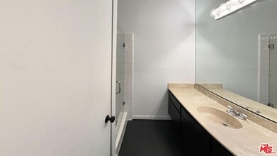 1134 Alta Loma Rd in West Hollywood, CA - Building Photo - Building Photo