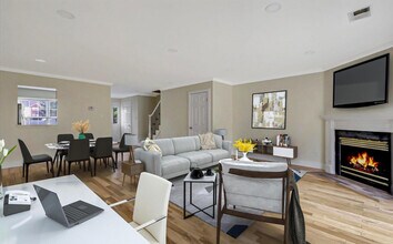 32 Oliver Ct in Freehold, NJ - Building Photo - Building Photo