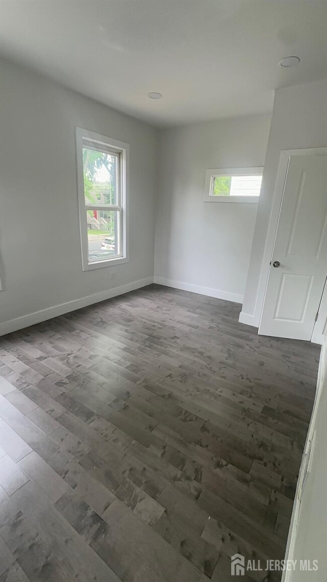 21 Oak St in East Orange, NJ - Building Photo - Building Photo