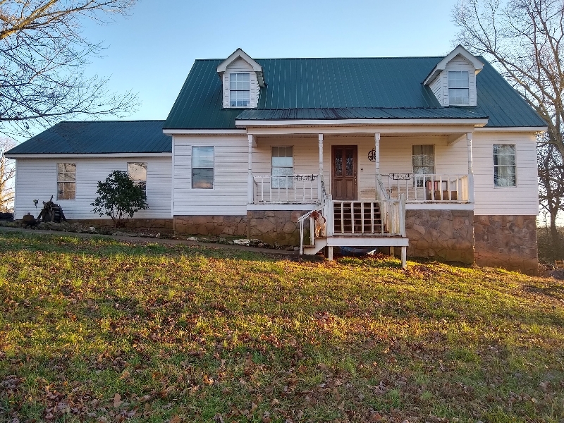 3320 S Riverbend Rd in Dalton, GA - Building Photo