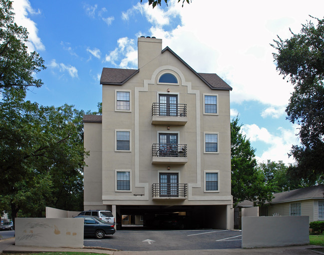 Merida Apartments in Austin, TX - Building Photo - Building Photo