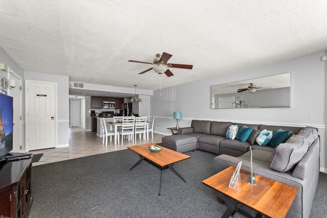 2745 N Poinciana Blvd in Kissimmee, FL - Building Photo - Building Photo