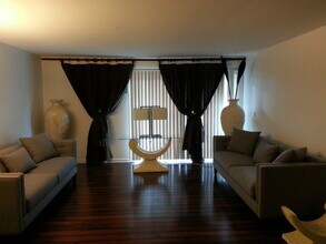 9S120 Lake Dr in Willowbrook, IL - Building Photo - Building Photo