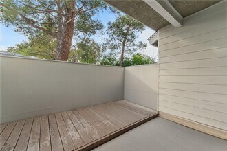 27645 Susan Beth Way, Unit Susan Beth B in Santa Clarita, CA - Foto de edificio - Building Photo