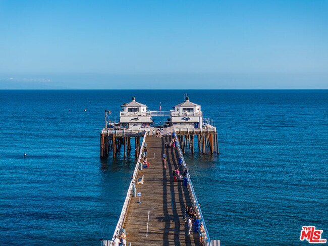 23018 Pacific Coast Hwy in Malibu, CA - Building Photo - Building Photo