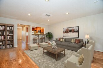 5244 Arboles Dr in Houston, TX - Building Photo - Building Photo