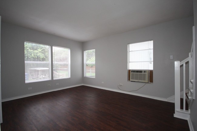 430 Natalen Ave in San Antonio, TX - Building Photo - Building Photo