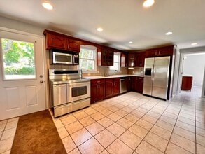 209 Spencer St in Naugatuck, CT - Building Photo - Building Photo