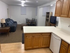 827 10th Ave NW, Unit B in Minot, ND - Building Photo - Building Photo