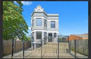 322 S Kostner Ave, Unit G in Chicago, IL - Building Photo