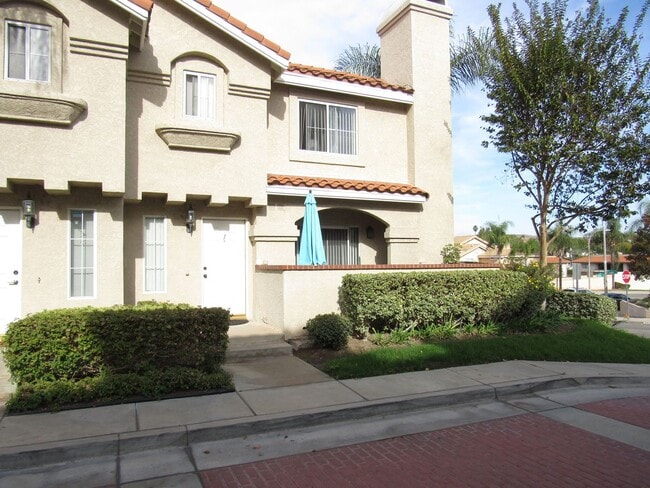 201 Laurel Ave in Brea, CA - Building Photo - Building Photo