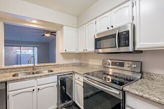 7494 E Earll Dr in Scottsdale, AZ - Building Photo - Building Photo