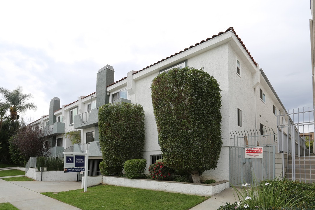 Canfield Condominiums in Los Angeles, CA - Building Photo