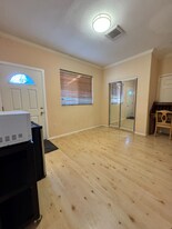 1 Horst Ave in Artesia, CA - Building Photo