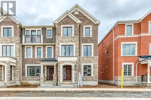 1365 William Halton Pkwy in Oakville, ON - Building Photo