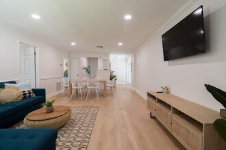 402 S Orlando Ave in Cocoa Beach, FL - Building Photo - Building Photo