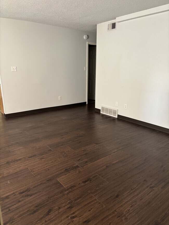 1611 Center Point Rd NE-Unit -1611-07 in Cedar Rapids, IA - Building Photo - Building Photo