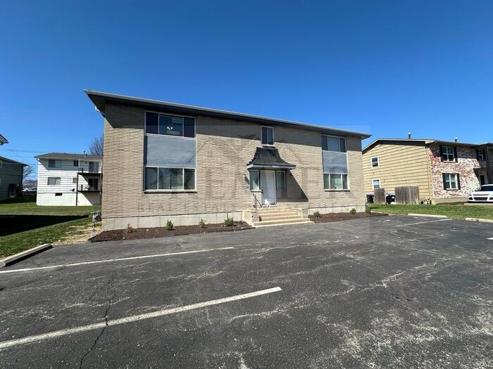 9314 Reeder Dr in Overland Park, KS - Building Photo