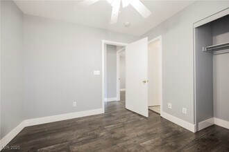 138 Cam Capri in Henderson, NV - Building Photo - Building Photo