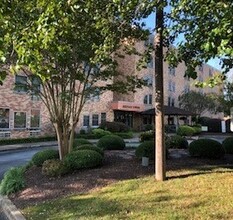 Heritage Towers Senior Apartments in Henderson, TN - Foto de edificio - Building Photo