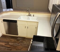 5064 Foothills Dr in Lake Oswego, OR - Building Photo - Building Photo