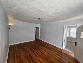 5361 Wilborn Dr in Jennings, MO - Building Photo - Building Photo
