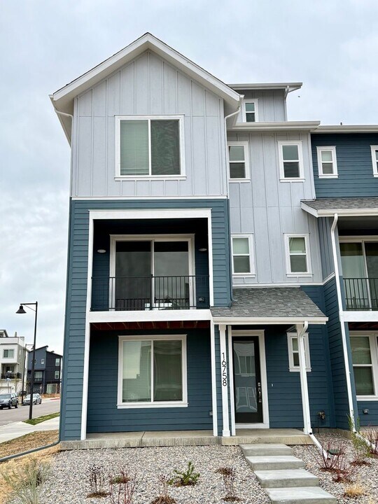 16758 Tejon Pl in Broomfield, CO - Building Photo