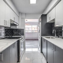 SKYLINE PLAZA in Montréal, QC - Building Photo - Building Photo