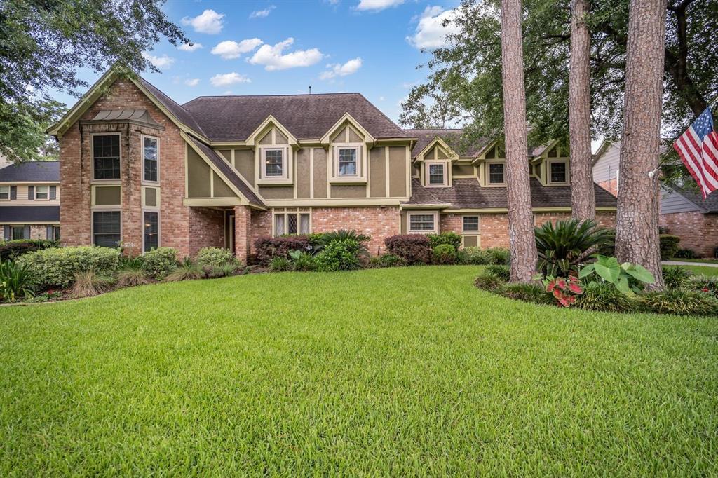 15019 Benfer Rd in Houston, TX - Building Photo