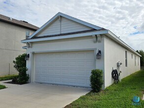 1556 N River Cir in Tarpon Springs, FL - Building Photo - Building Photo
