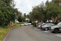 Village Green in Escondido, CA - Foto de edificio - Building Photo