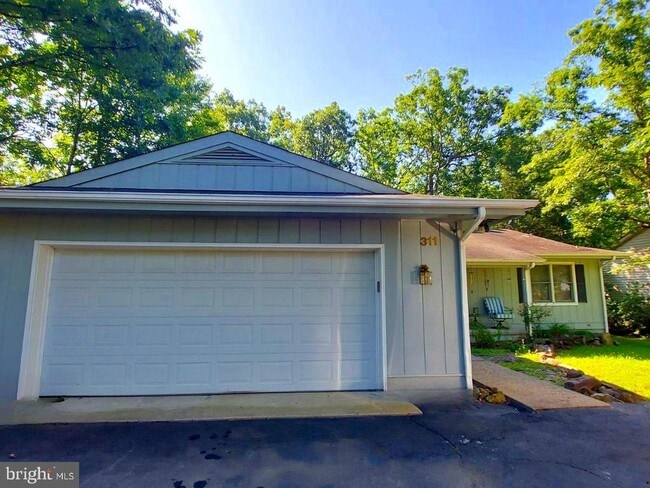 property at 311 Yorktown Blvd