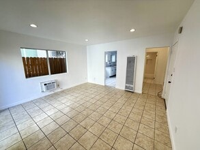 8435 Willis Ave, Unit 2 in Los Angeles, CA - Building Photo - Building Photo