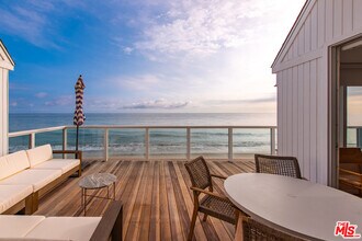 21938 Pacific Coast Hwy in Malibu, CA - Building Photo - Building Photo