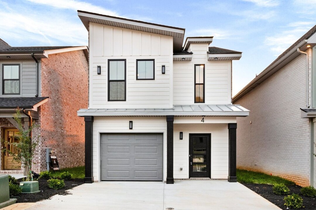 4 Dutch Dr in Clarksville, TN - Building Photo