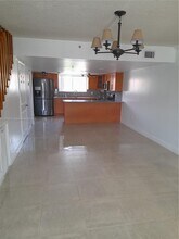 551 NW 82nd Ave in Miami, FL - Building Photo - Building Photo