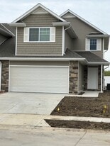 8775 Ridge Hollow Dr in Lincoln, NE - Building Photo